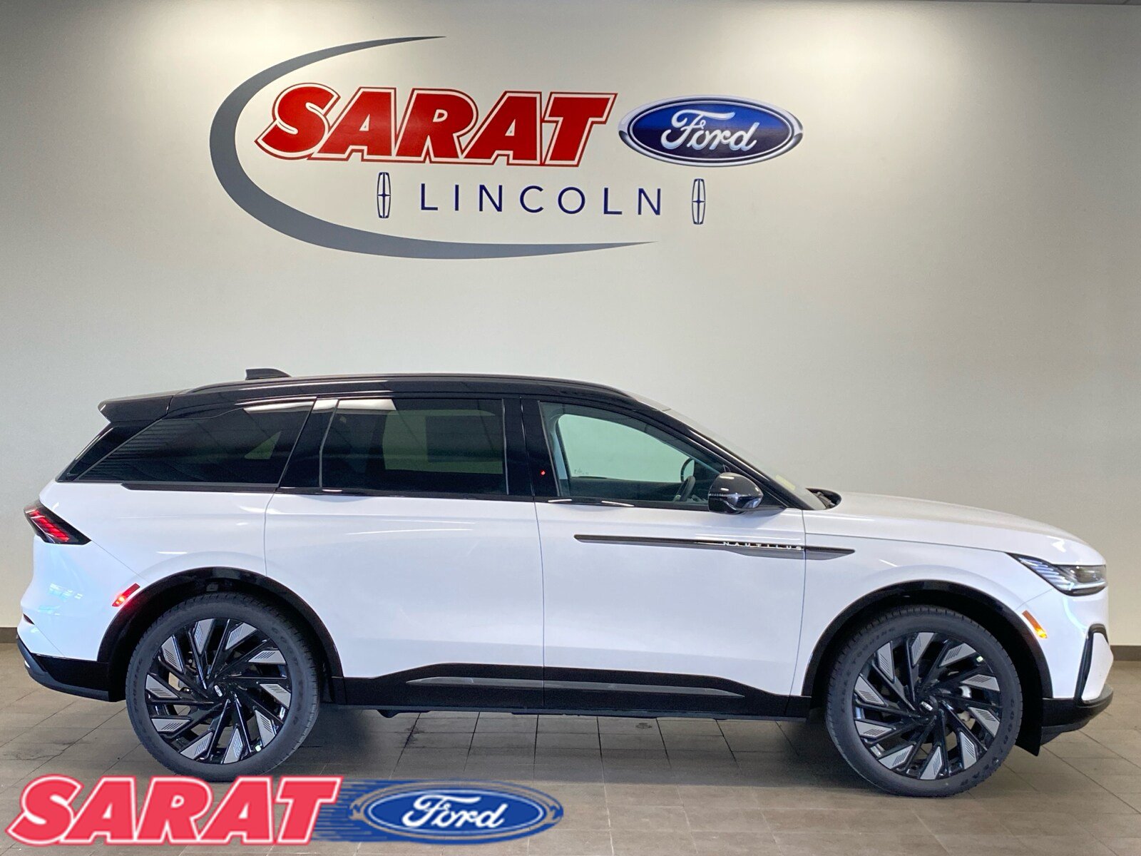 Used 2026 Lincoln Nautilus Reserve w/ Jet Appearance Package AWD/4WD image 1