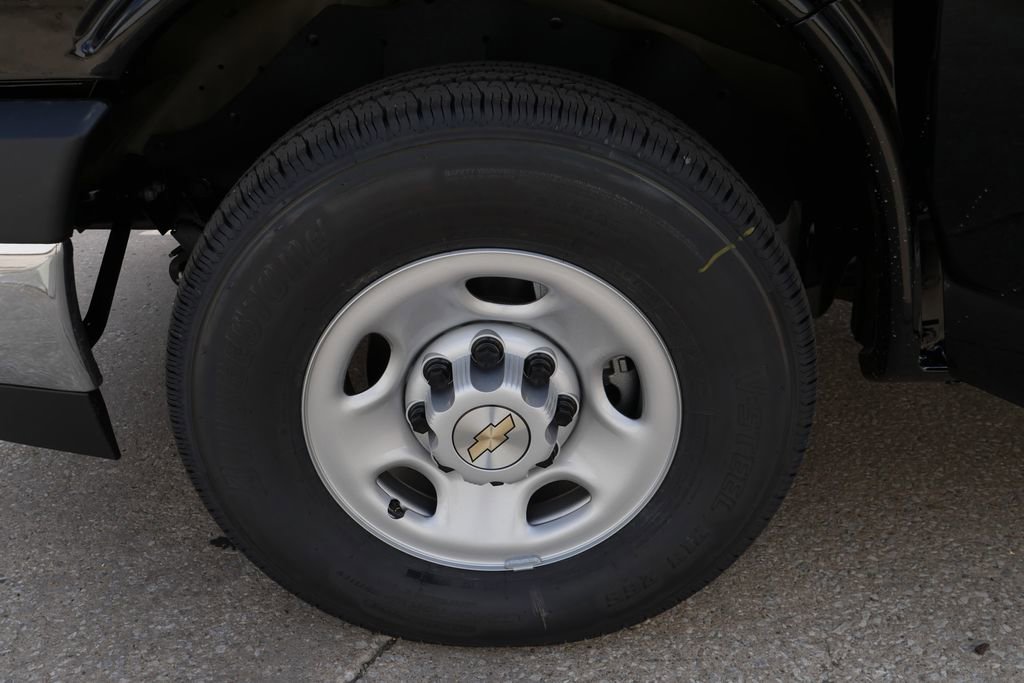 New 2026 Chevrolet Express 3500 Extended image 23