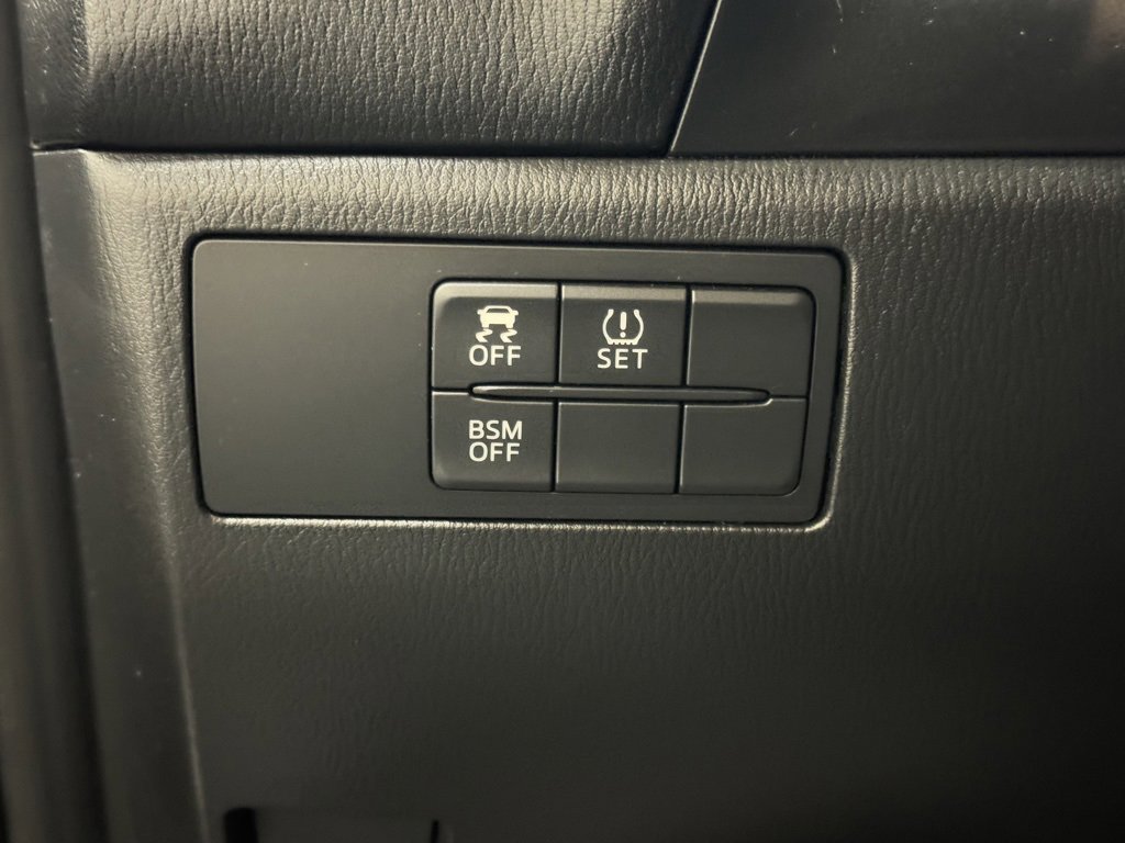 Used 2015 MAZDA MAZDA3 i Touring image 16