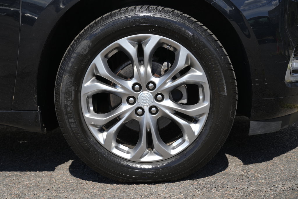 Used 2020 Buick Enclave Avenir w/ Avenir Technology Package AWD/4WD image 10