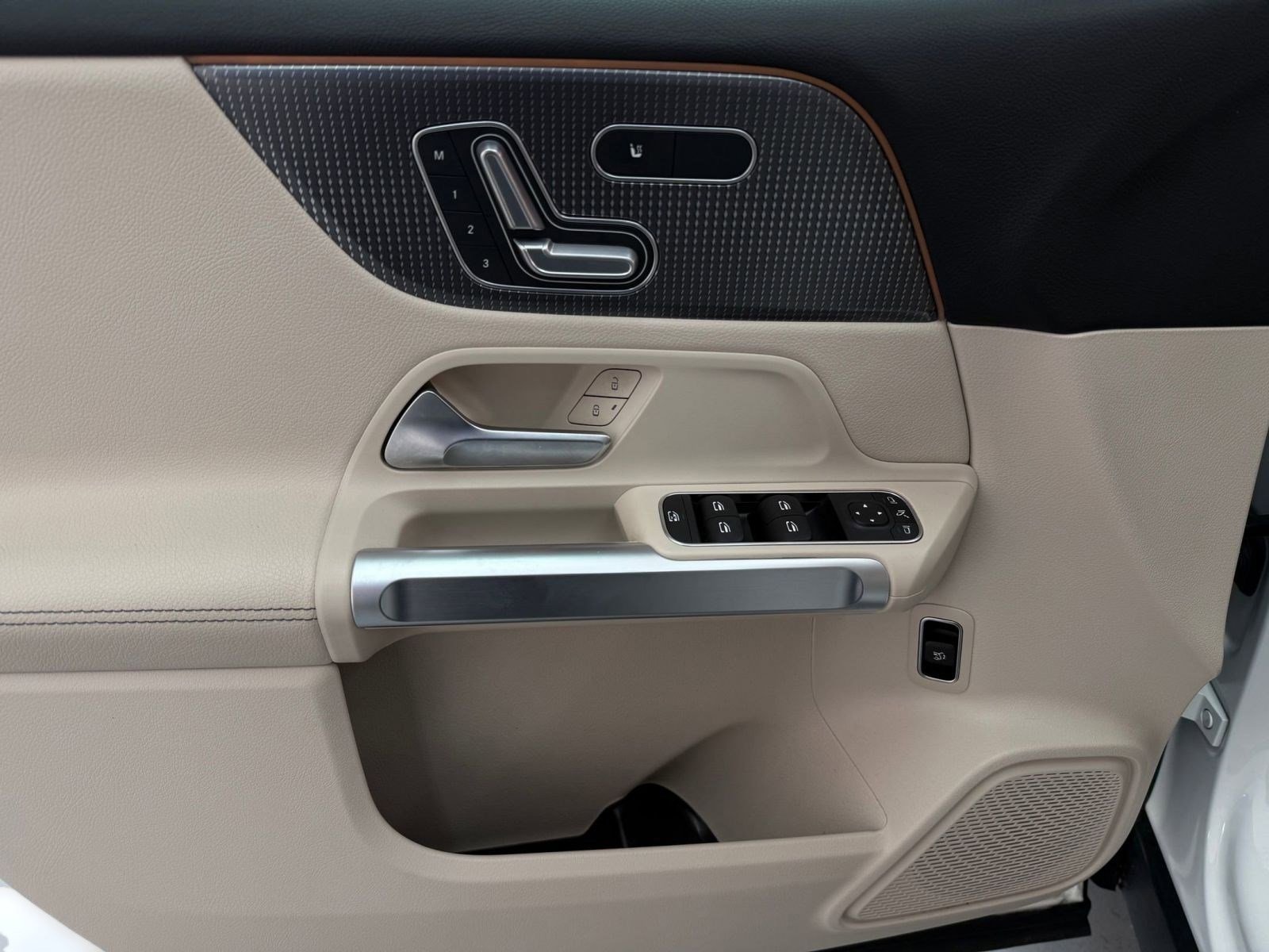 Used 2023 Mercedes-Benz GLB 250 image 11