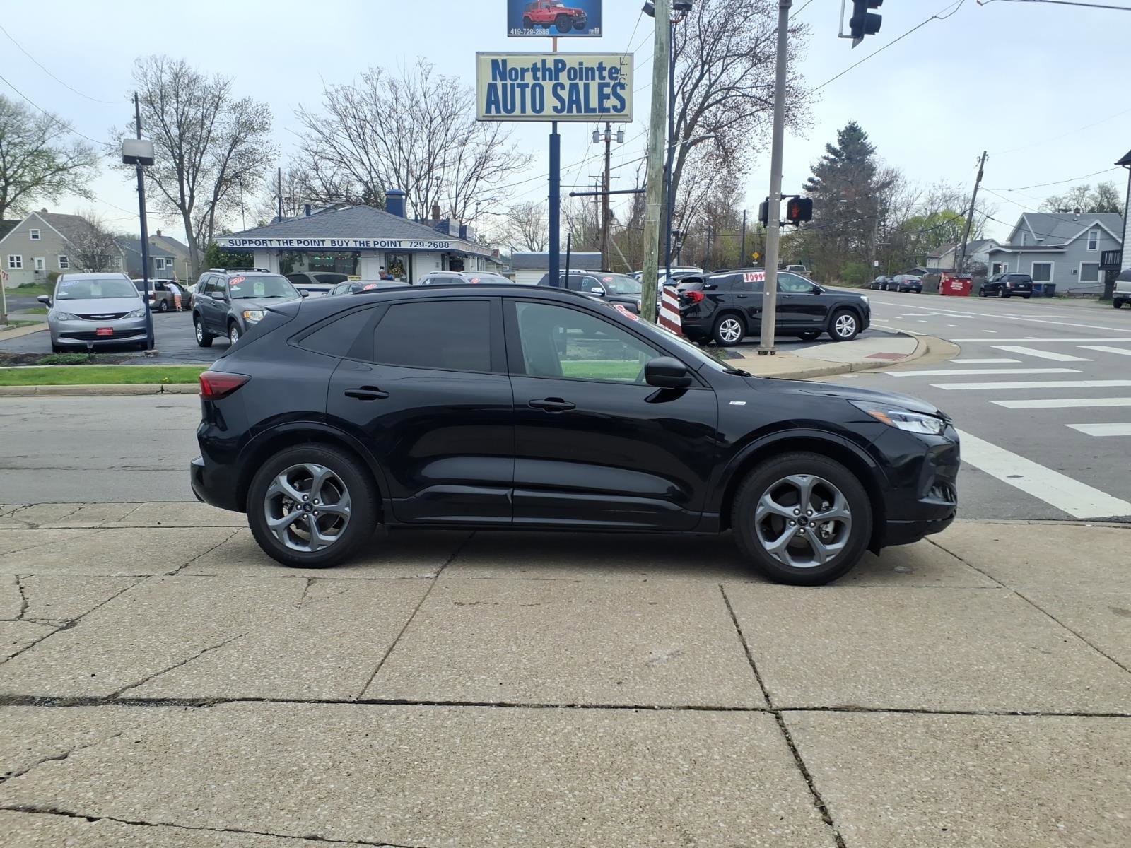 Used 2023 Ford Escape ST-Line FWD image 1