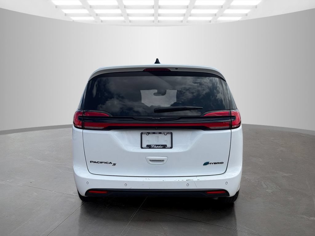 Used 2024 Chrysler Pacifica Limited FWD image 4