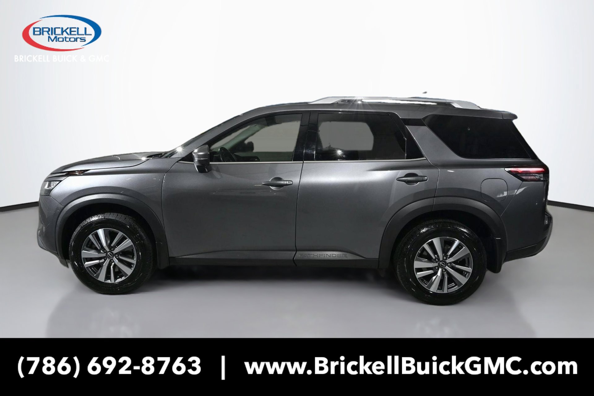 Used 2024 Nissan Pathfinder SL FWD image 2