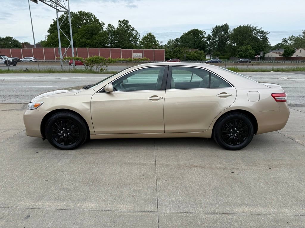 Used 2010 Toyota Camry LE FWD image 11