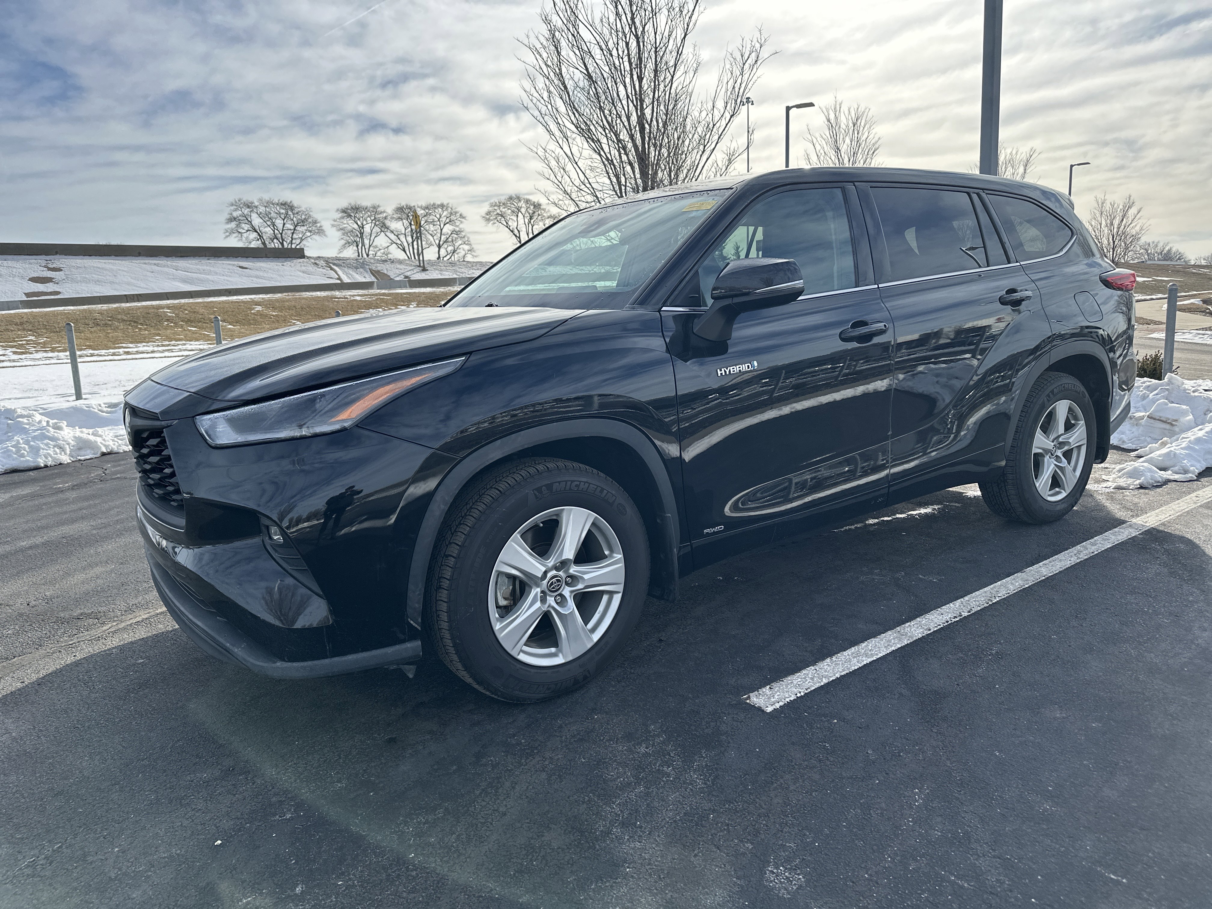 Used 2021 Toyota Highlander LE image 5