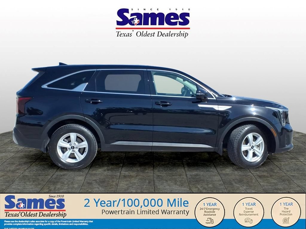 Used 2025 Kia Sorento LX FWD image 2