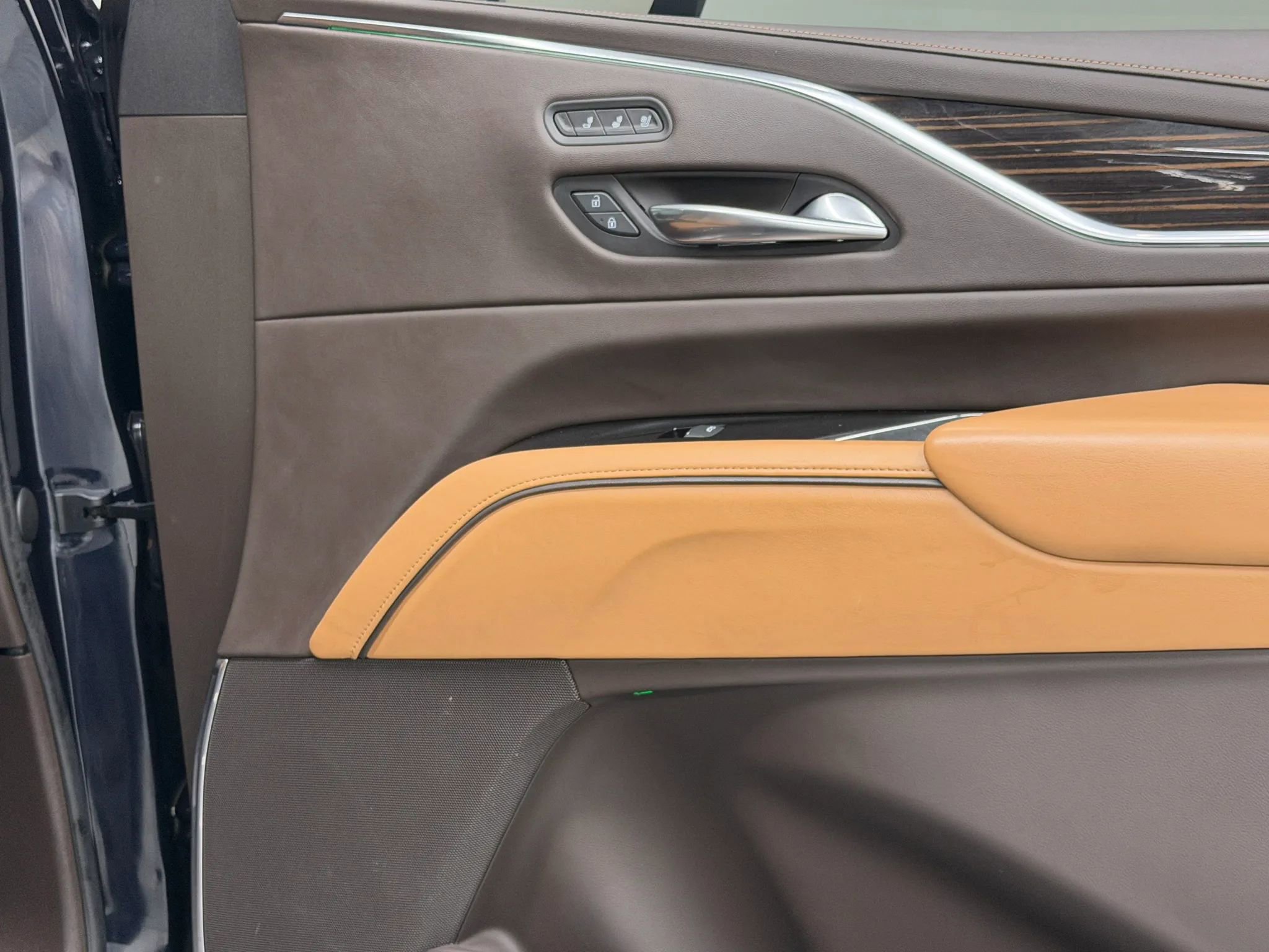 Used 2021 Cadillac Escalade ESV Sport AWD/4WD image 32