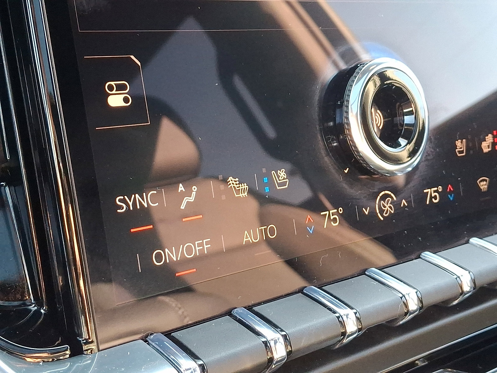 Used 2025 GMC Yukon XL Denali w/ Sun & Power Step Package image 25