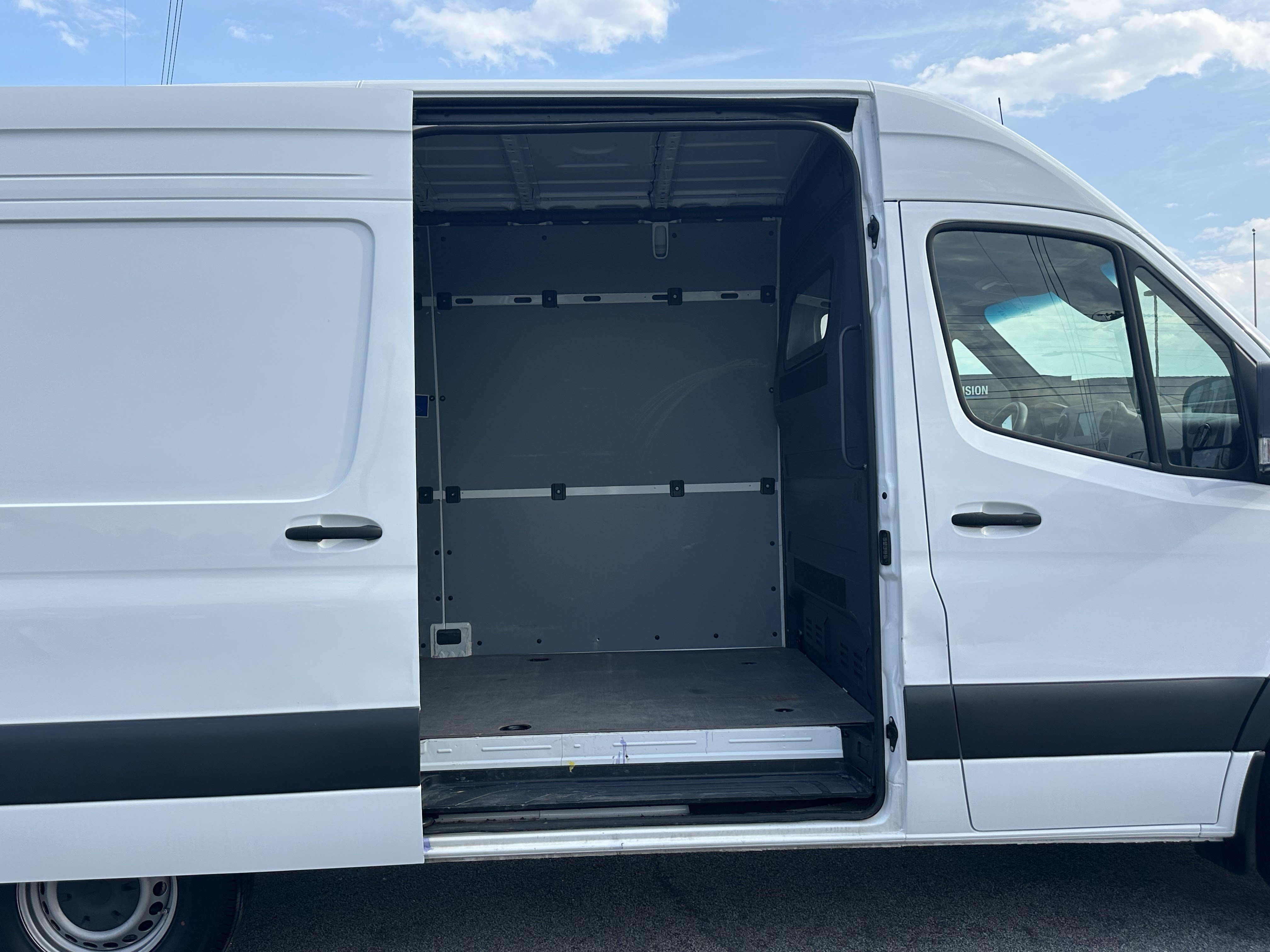 Used 2024 Mercedes-Benz Sprinter 2500 image 15