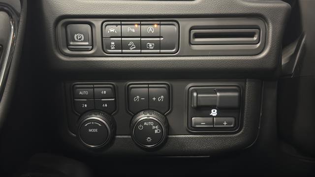 Used 2023 Chevrolet Tahoe Z71 w/ Luxury Package AWD/4WD image 34
