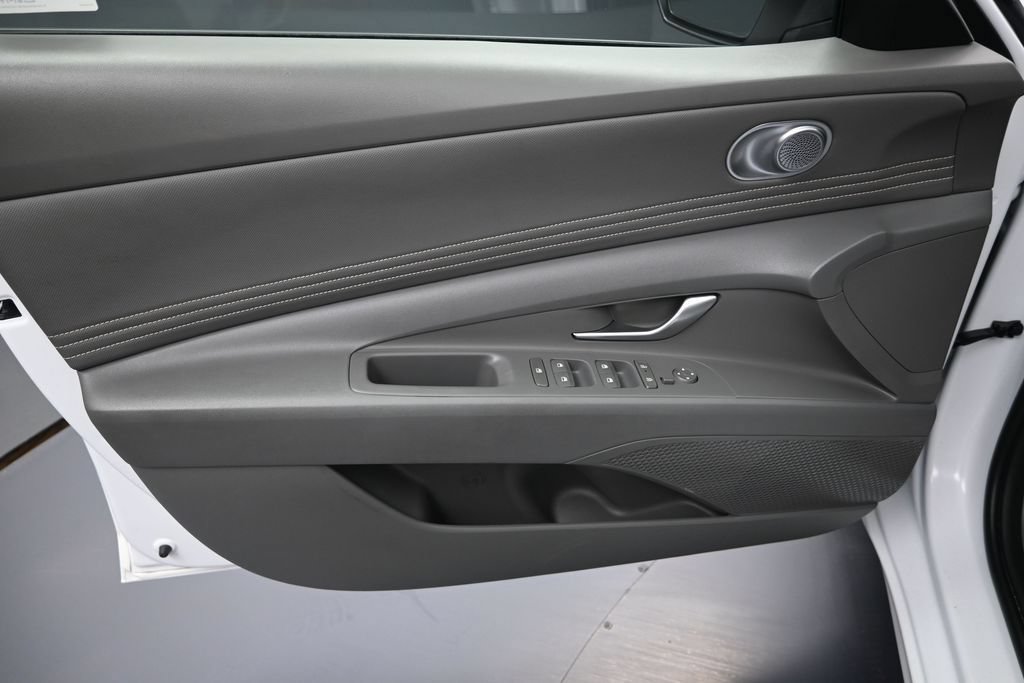 Used 2025 Hyundai Elantra Sport FWD image 9