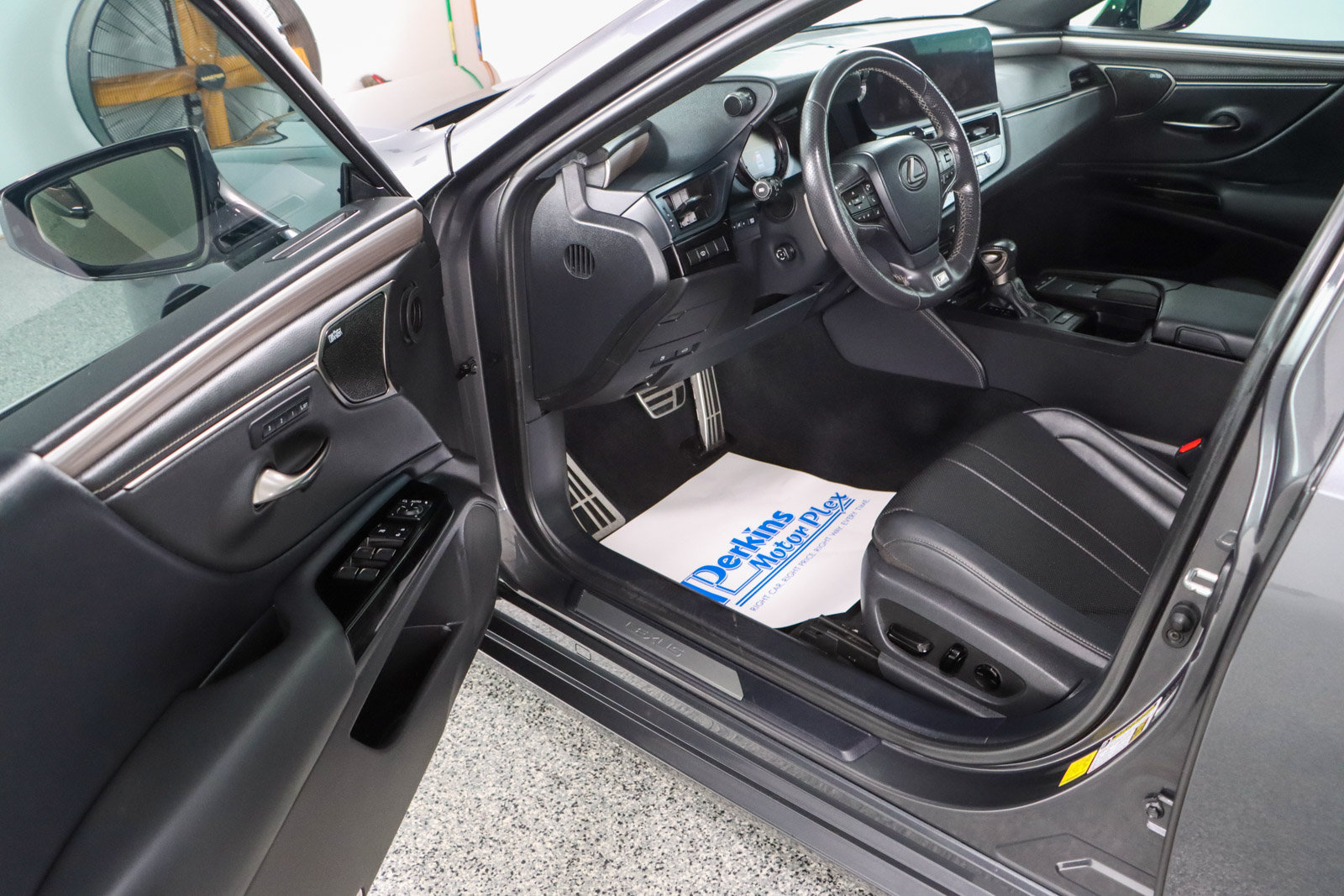 Used 2022 Lexus ES 350 F Sport FWD image 3