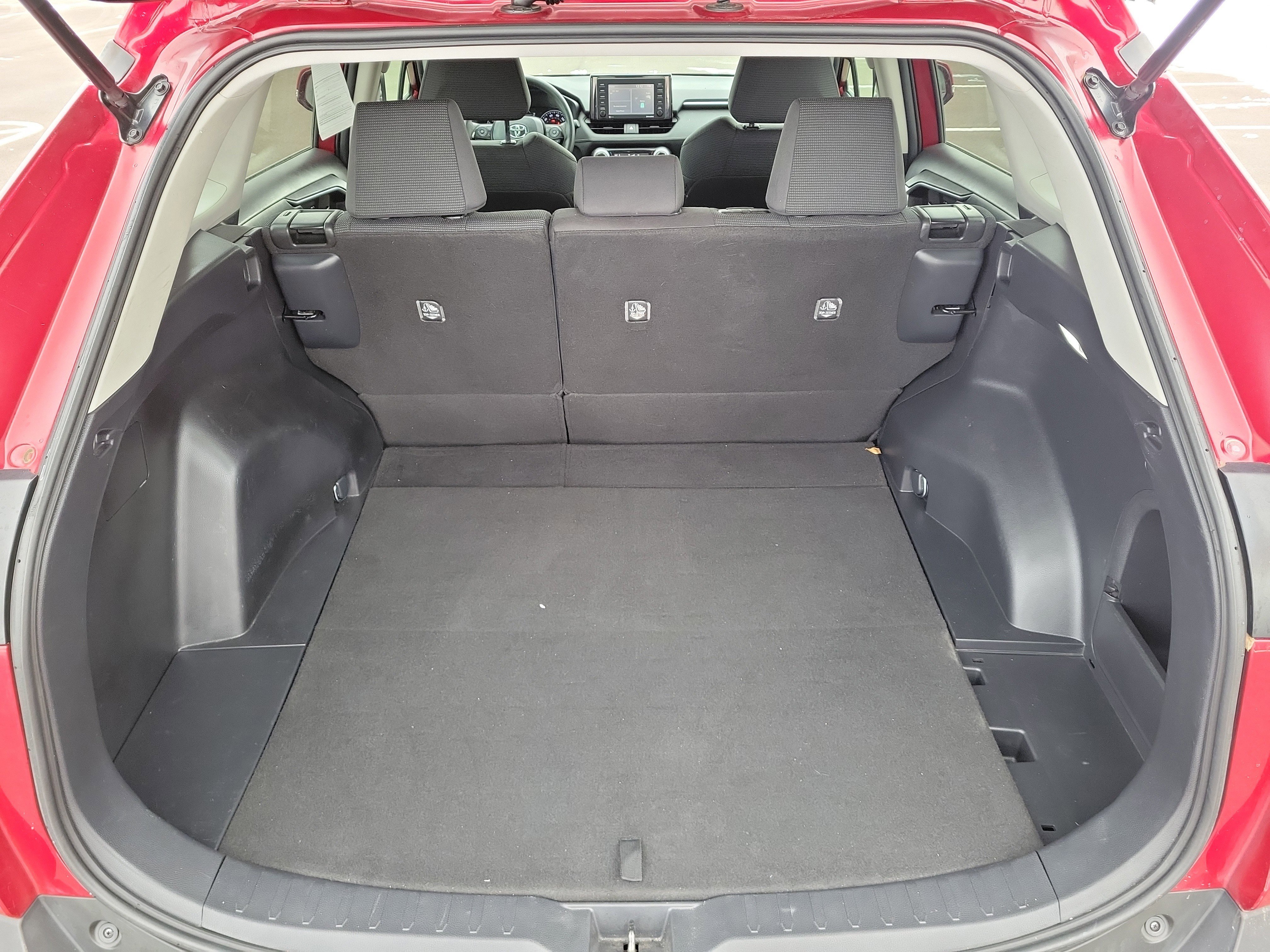 Used 2021 Toyota RAV4 LE image 8