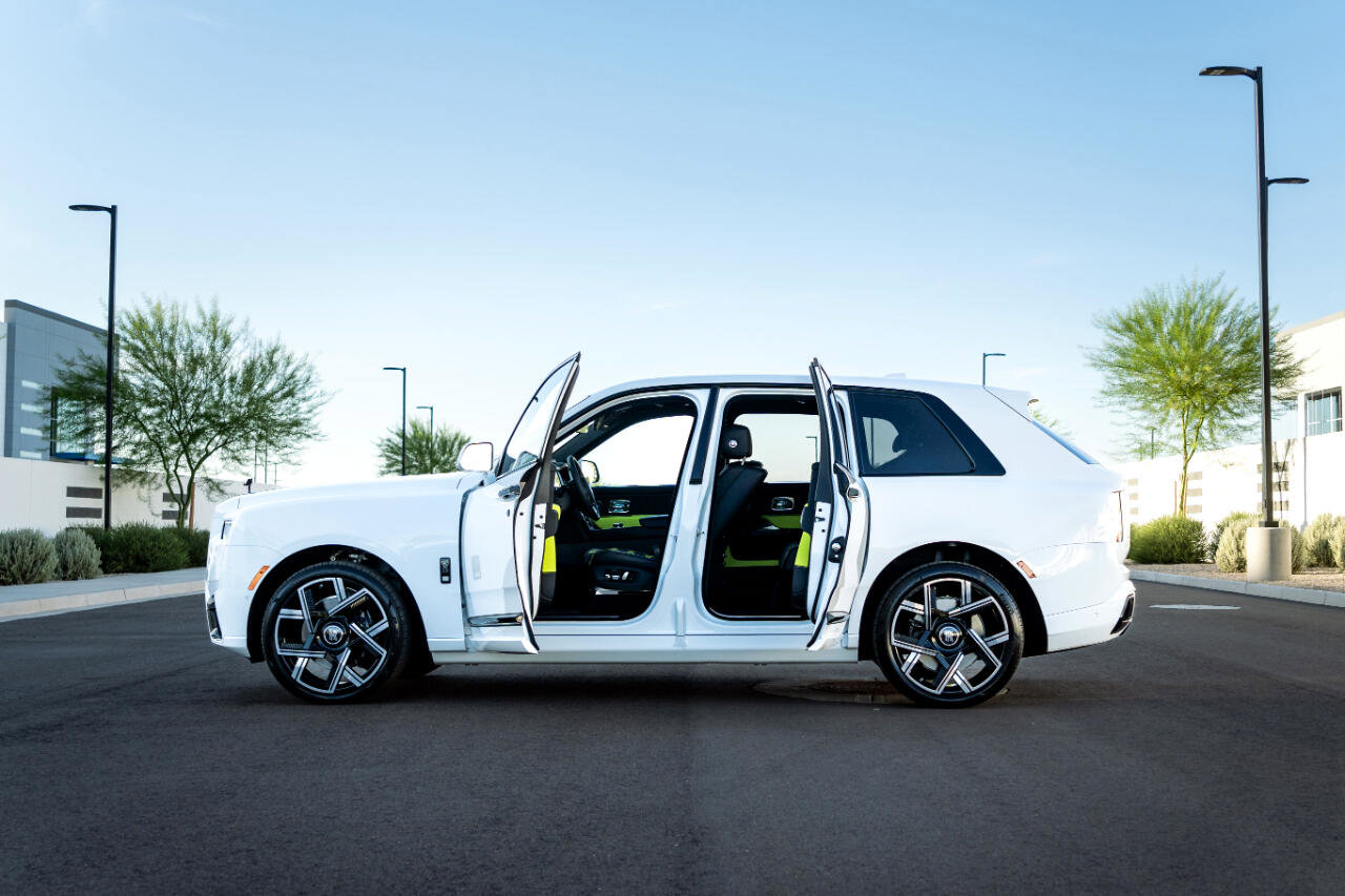 Used 2025 Rolls-Royce Cullinan Black Badge image 7