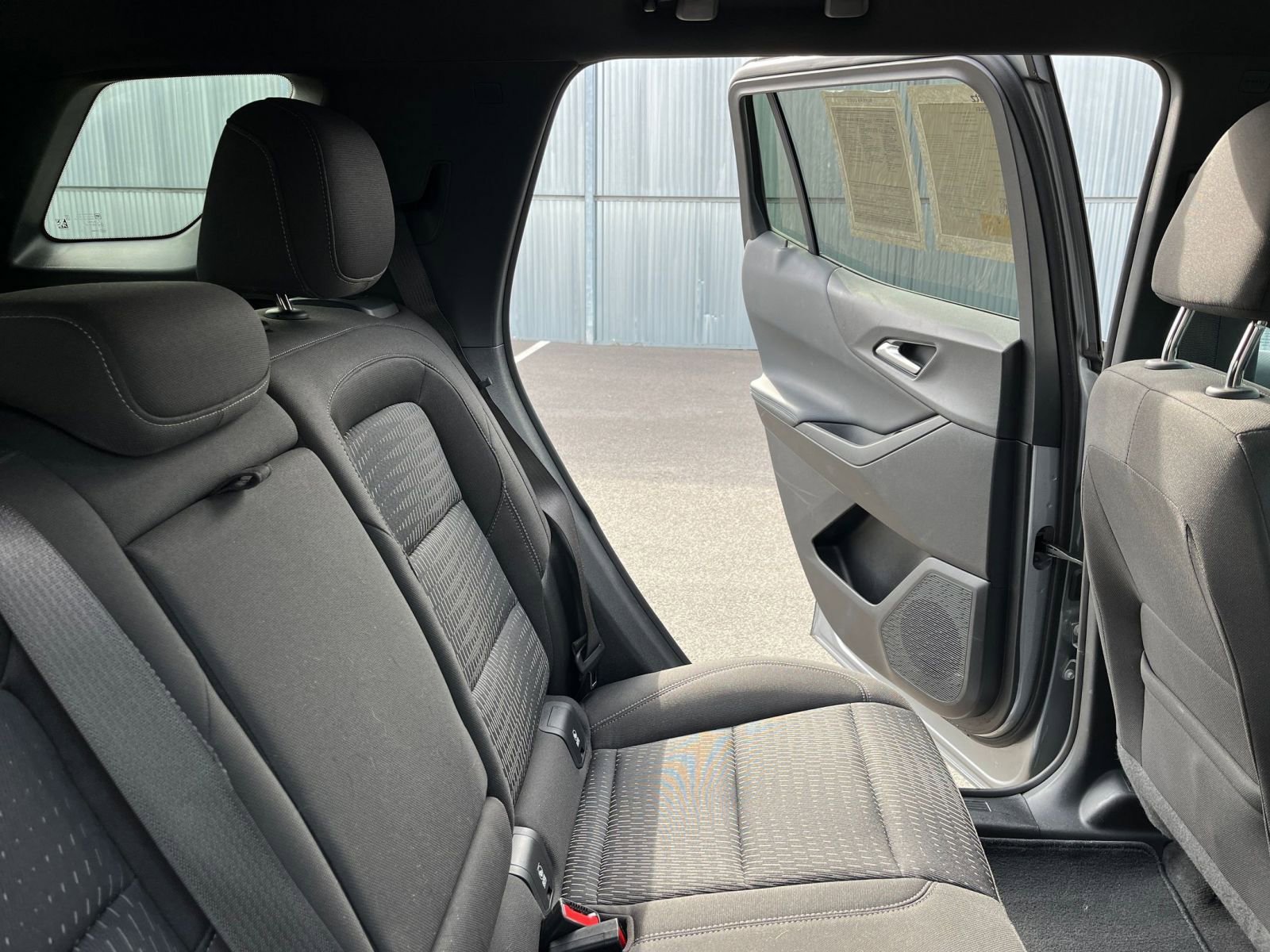 Used 2025 Chevrolet Equinox LT image 36