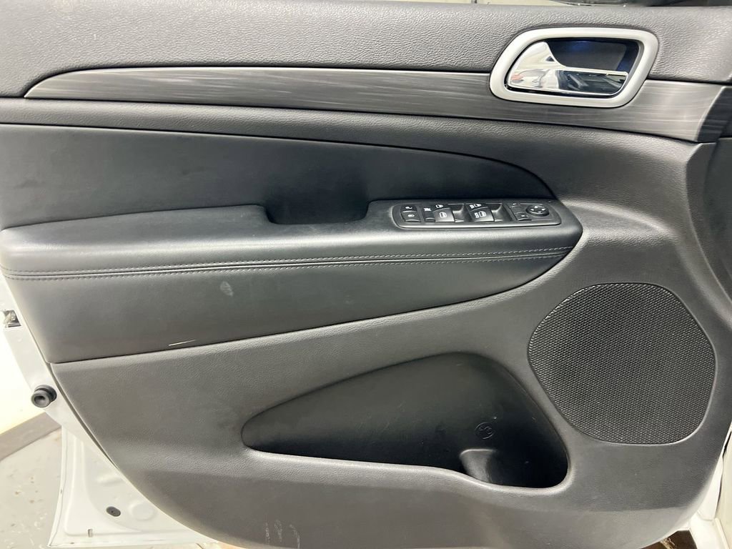 Used 2019 Jeep Grand Cherokee Altitude AWD/4WD image 21