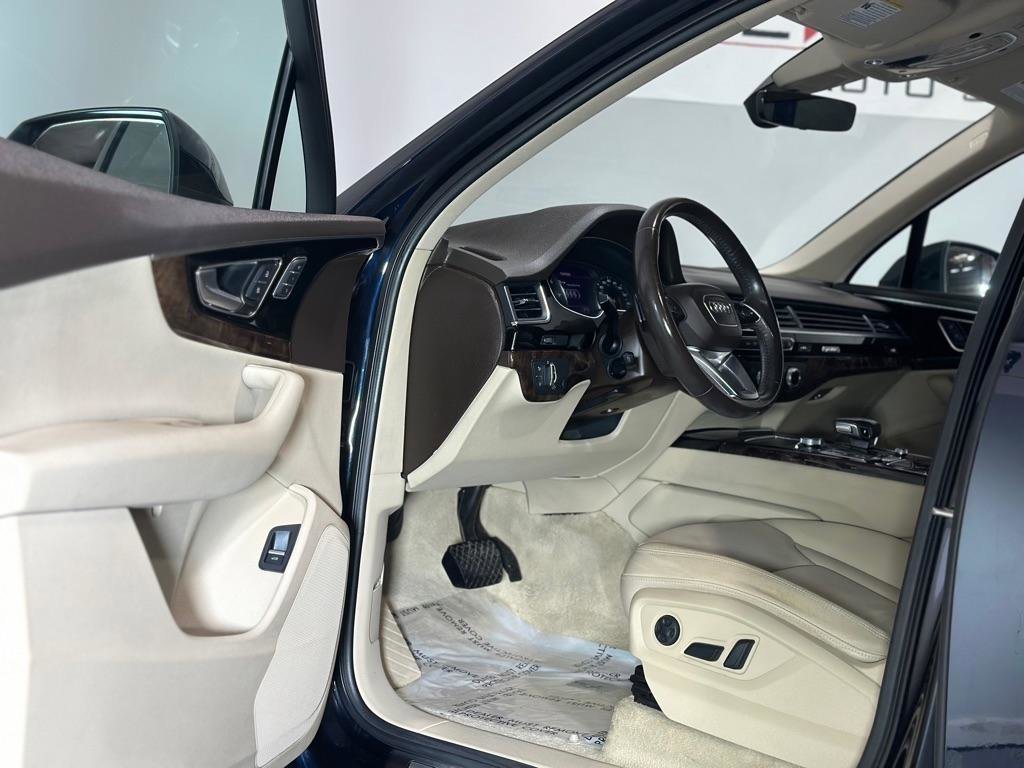Used 2017 Audi Q7 3.0T Premium AWD/4WD image 9