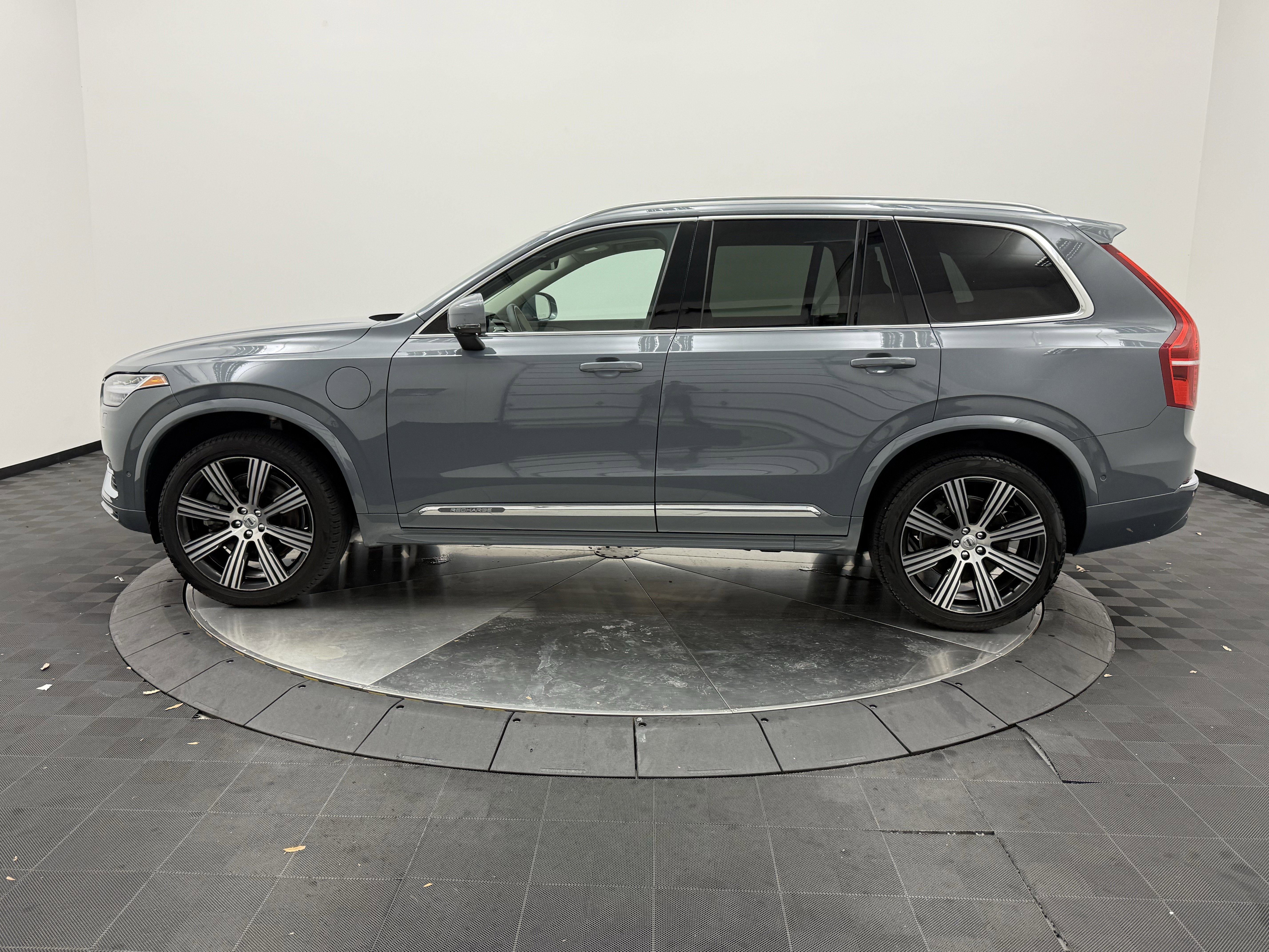Used 2023 Volvo XC90 T8 Plus w/ Protection Package Premier AWD/4WD image 4