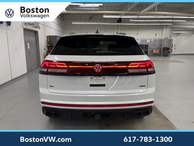 Used 2025 Volkswagen Atlas Cross Sport SEL R-Line image 3
