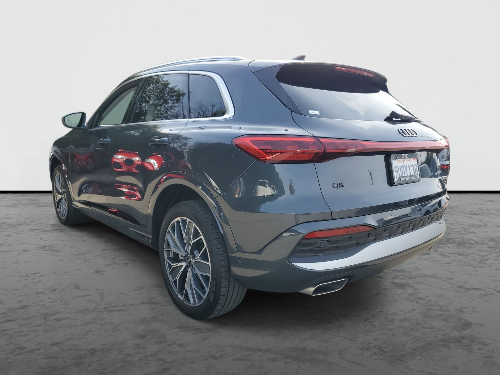 Used 2025 Audi Q5 Premium Plus w/ Premium Plus image 3