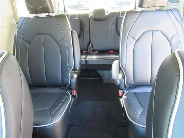 Certified 2024 Chrysler Pacifica Limited AWD/4WD image 23