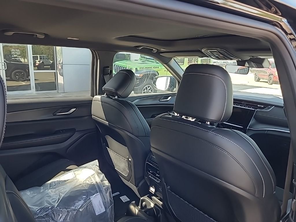 New 2025 Jeep Grand Cherokee L Altitude image 23