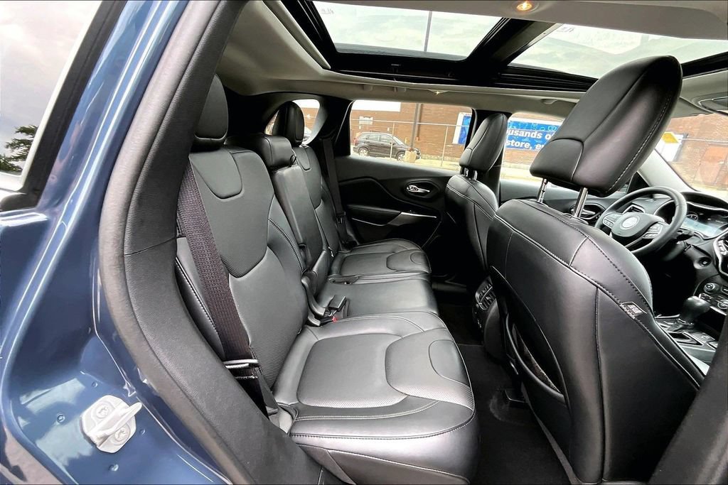 Used 2022 Jeep Cherokee Limited w/ Elite Package AWD/4WD image 26