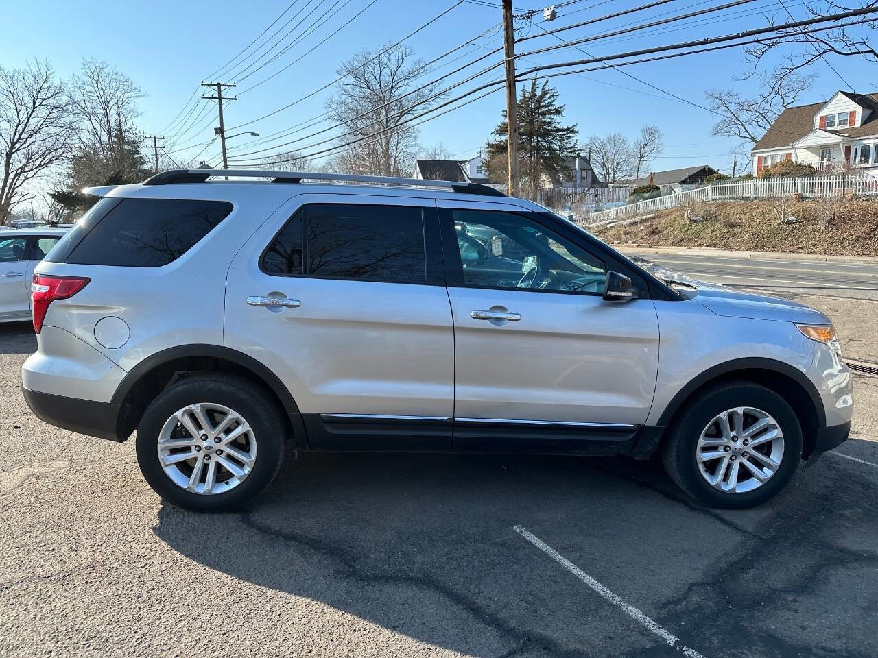 Used 2015 Ford Explorer XLT w/ Equipment Group 201B image 4