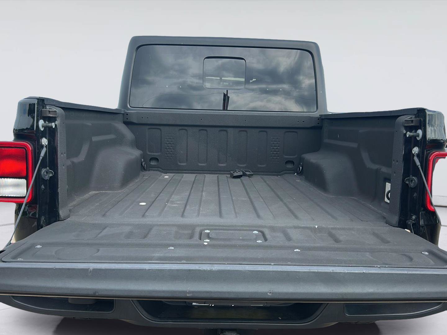 Used 2022 Jeep Gladiator Sport AWD/4WD image 25