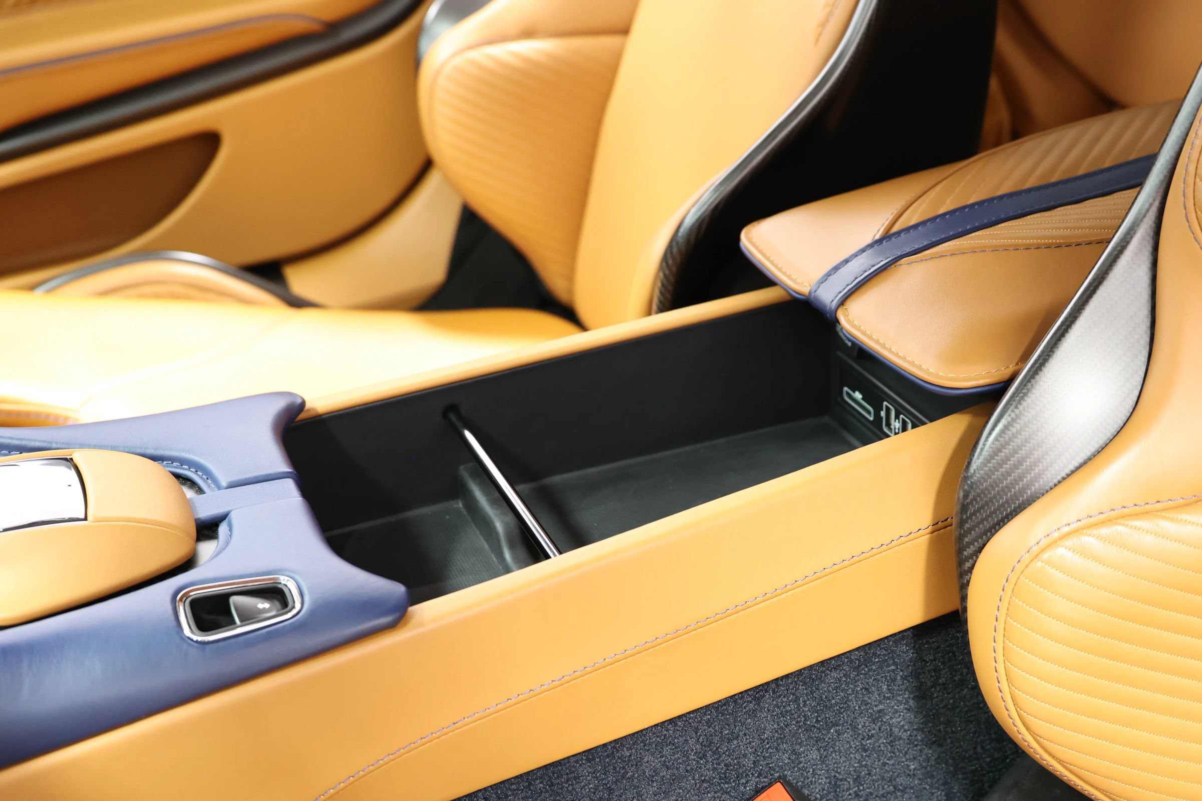 Used 2023 Aston Martin DBS Coupe RWD image 27