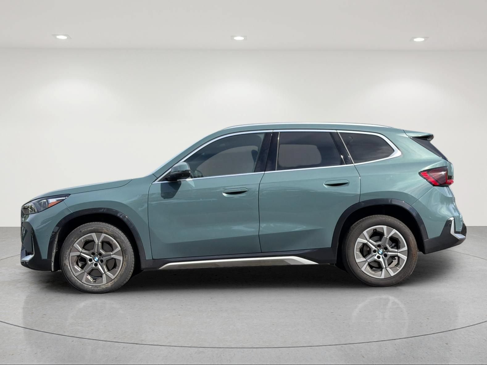 Used 2025 BMW X1 xDrive28i w/ Premium Package AWD/4WD image 2