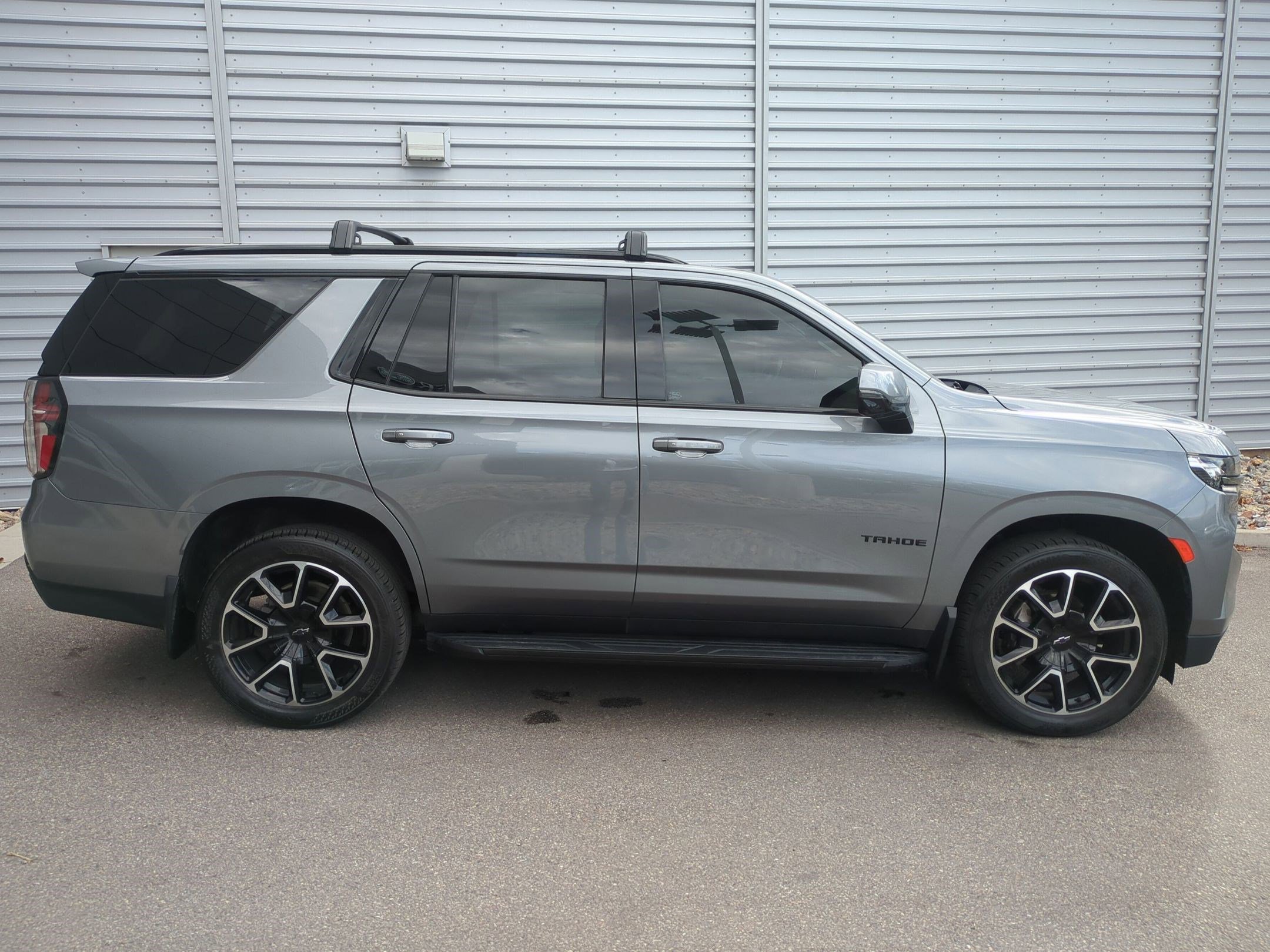 Used 2021 Chevrolet Tahoe RST w/ Luxury Package AWD/4WD image 2