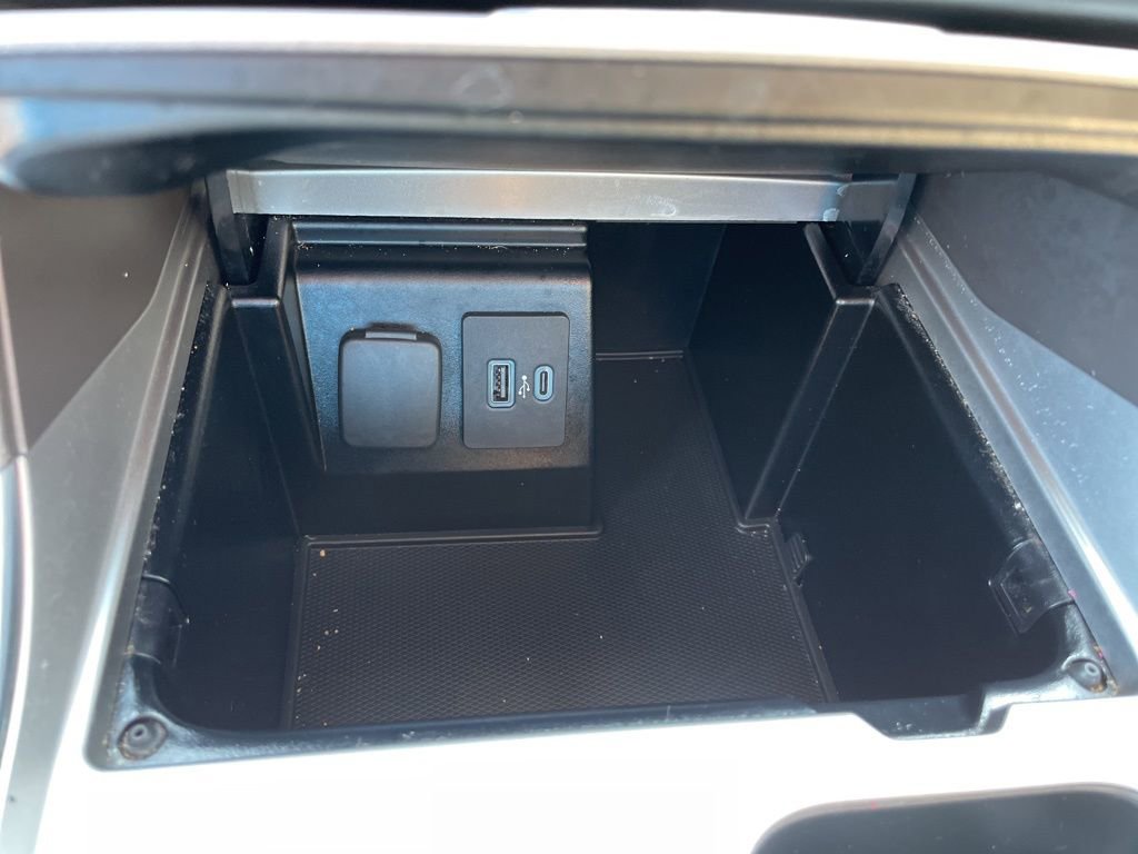 Used 2020 Ford Explorer Platinum w/ Premium Technology Package image 20