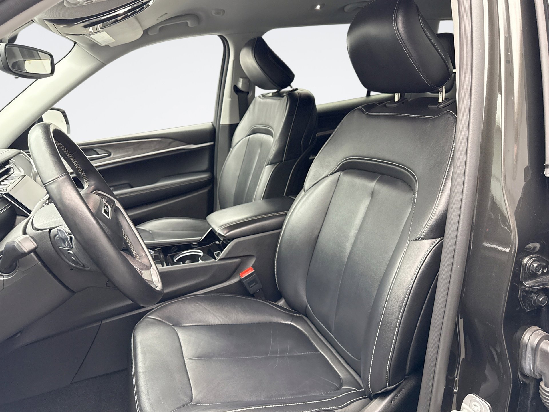 Used 2022 Jeep Grand Cherokee L Limited image 11