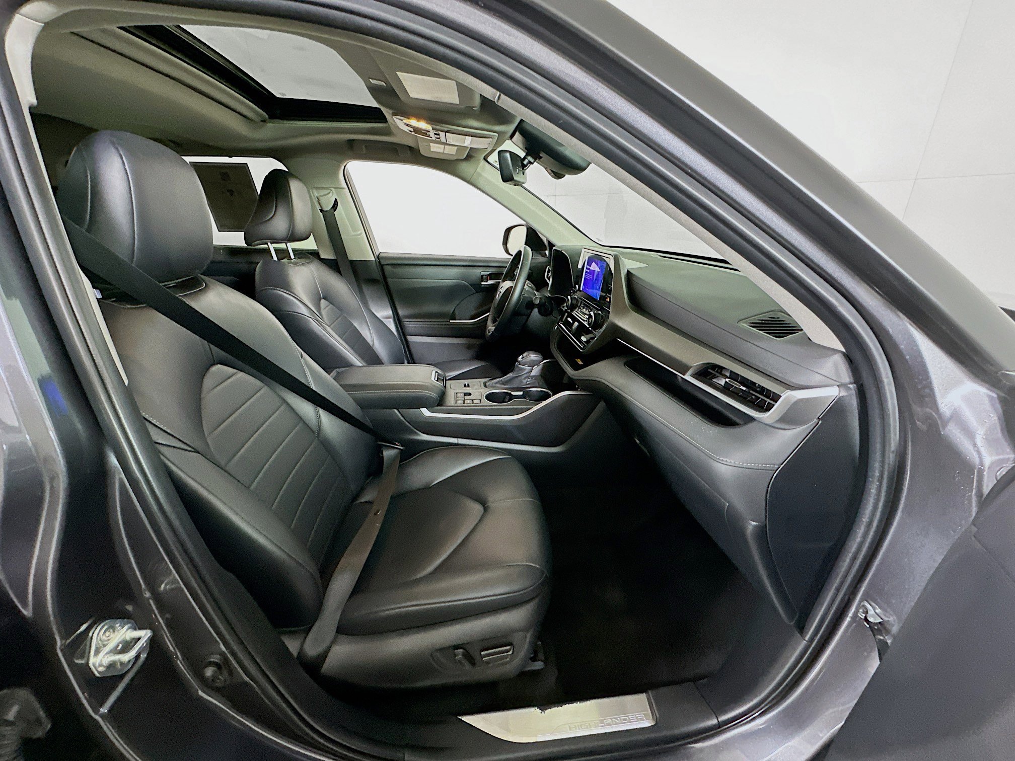 Used 2024 Toyota Highlander XLE image 35