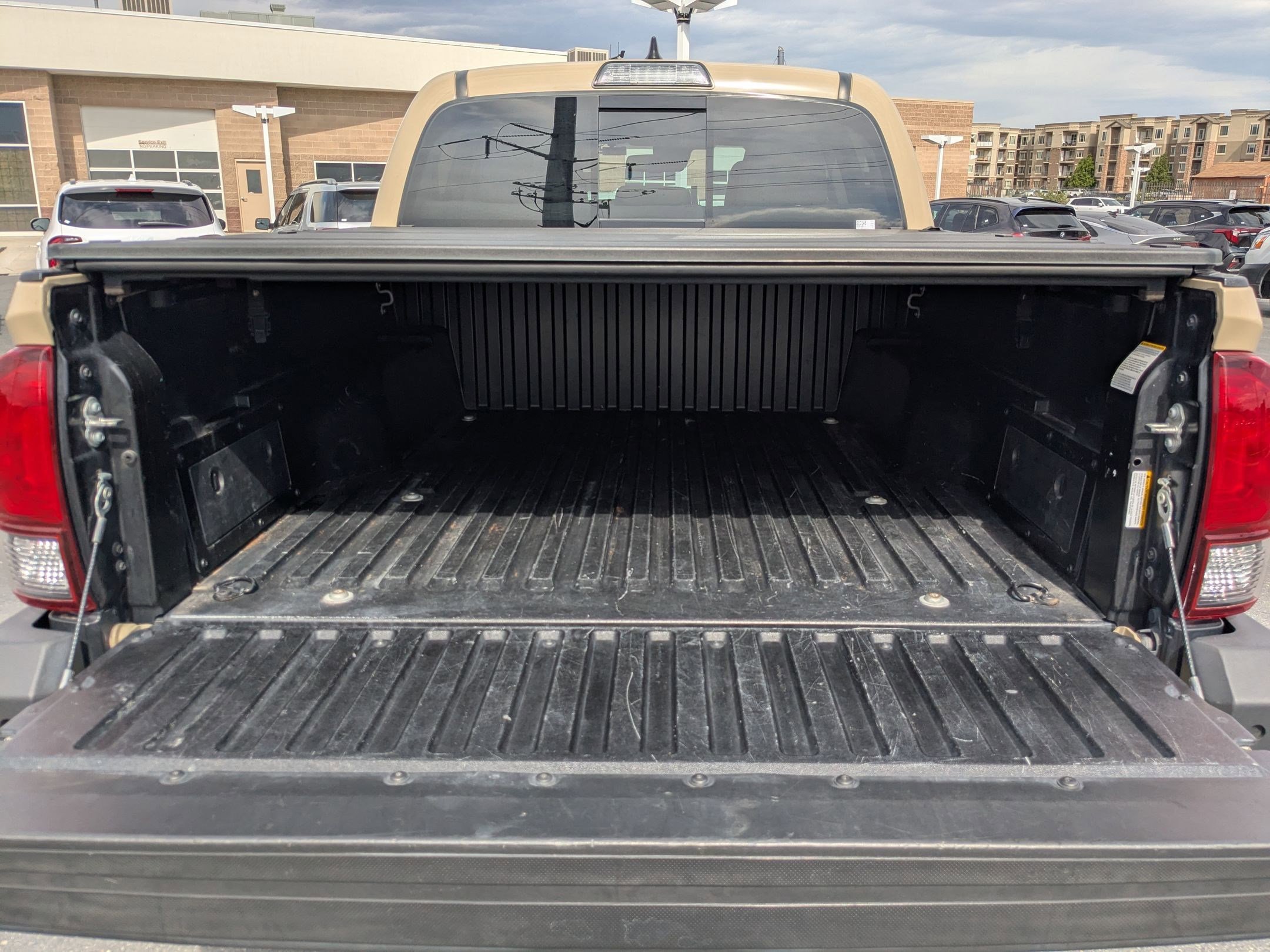 Used 2018 Toyota Tacoma SR5 AWD/4WD image 30