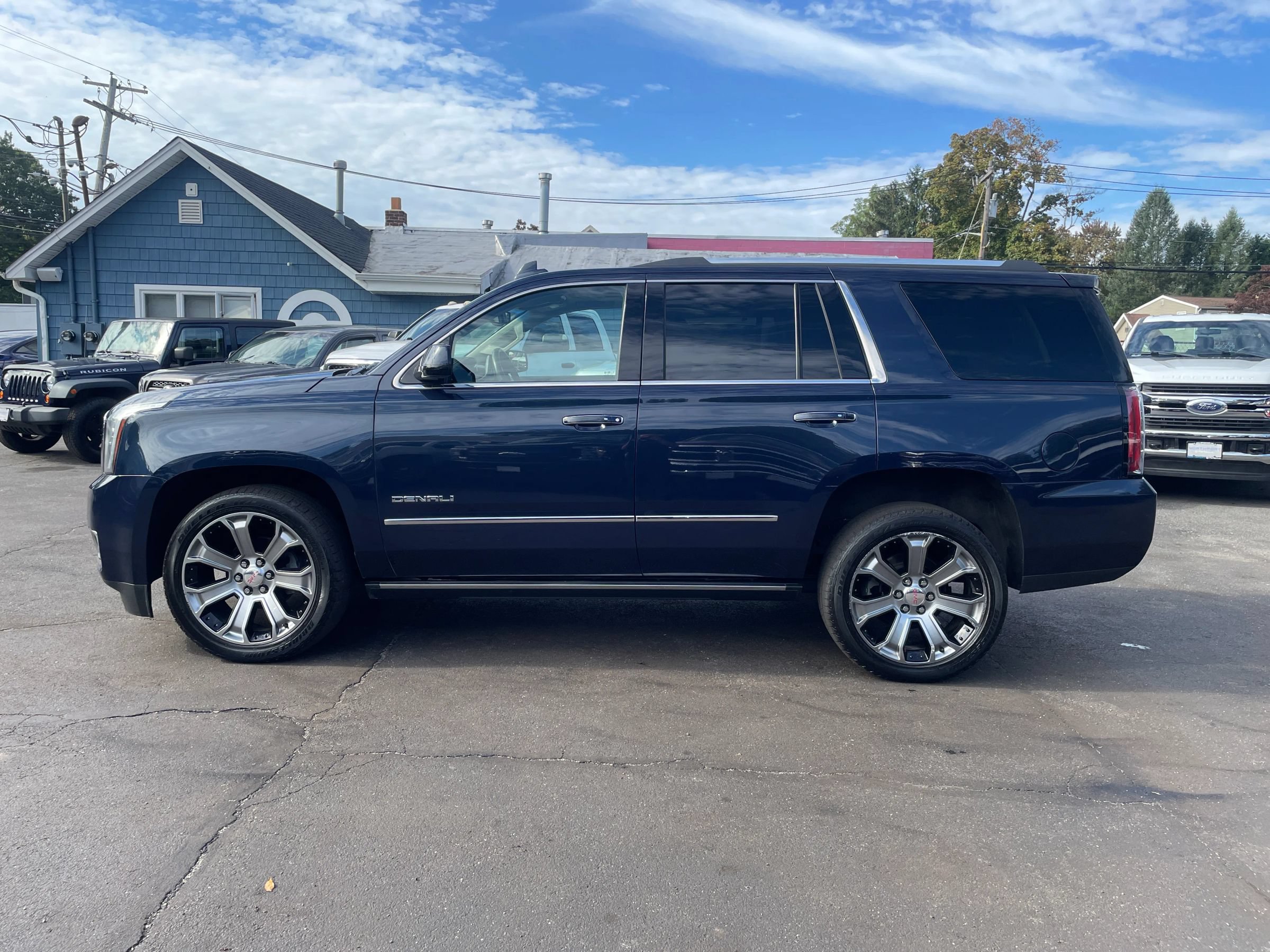 Used 2018 GMC Yukon Denali w/ Open Road Package AWD/4WD image 2