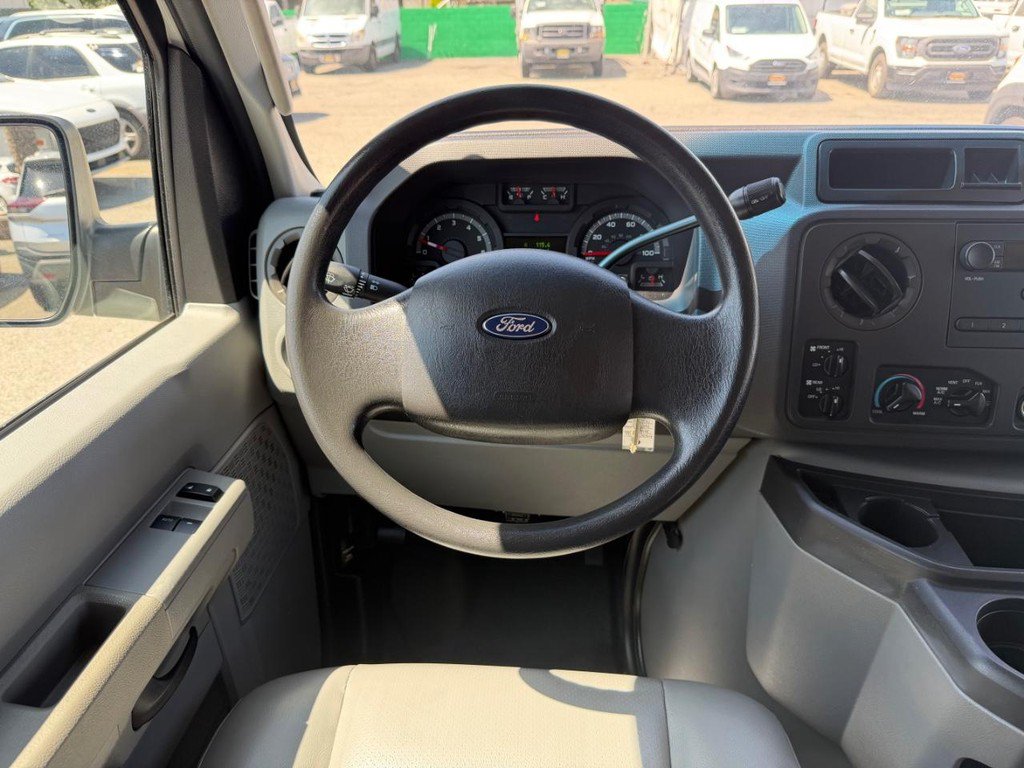 Used 2009 Ford E-350 and Econoline 350 Extended Wagon Super Duty RWD image 27