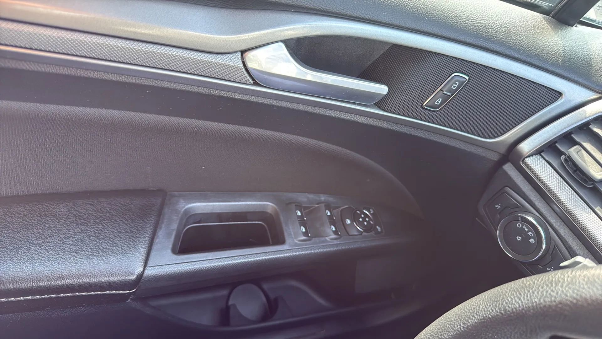 Used 2020 Ford Fusion SE image 22