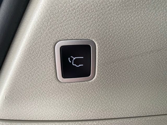 Used 2022 Chrysler Voyager LX FWD image 10