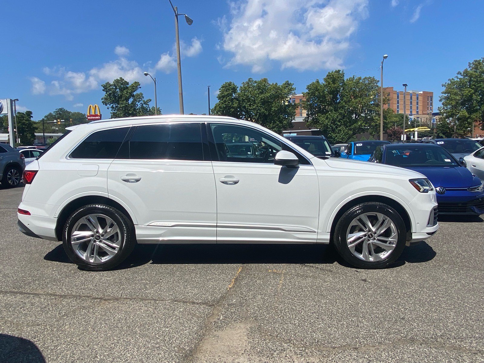 Used 2023 Audi Q7 3.0T Premium w/ Convenience Package AWD/4WD image 2