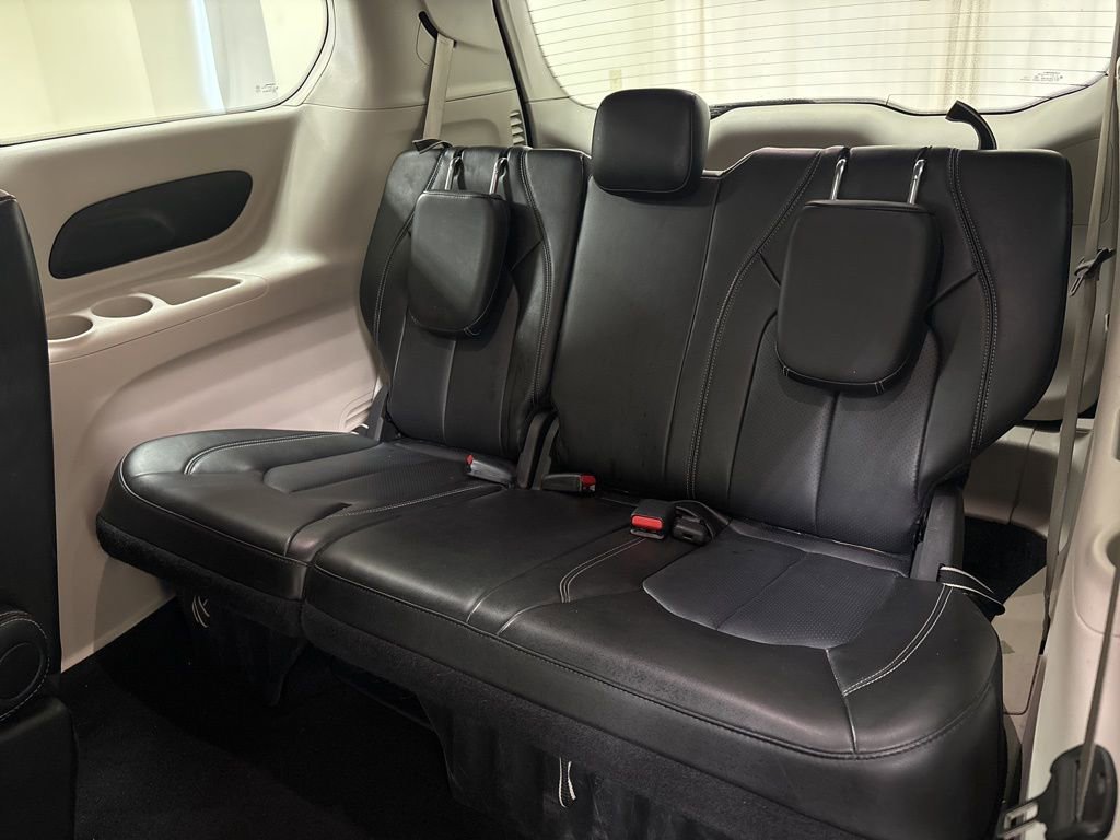 Used 2024 Chrysler Pacifica Touring-L FWD image 22