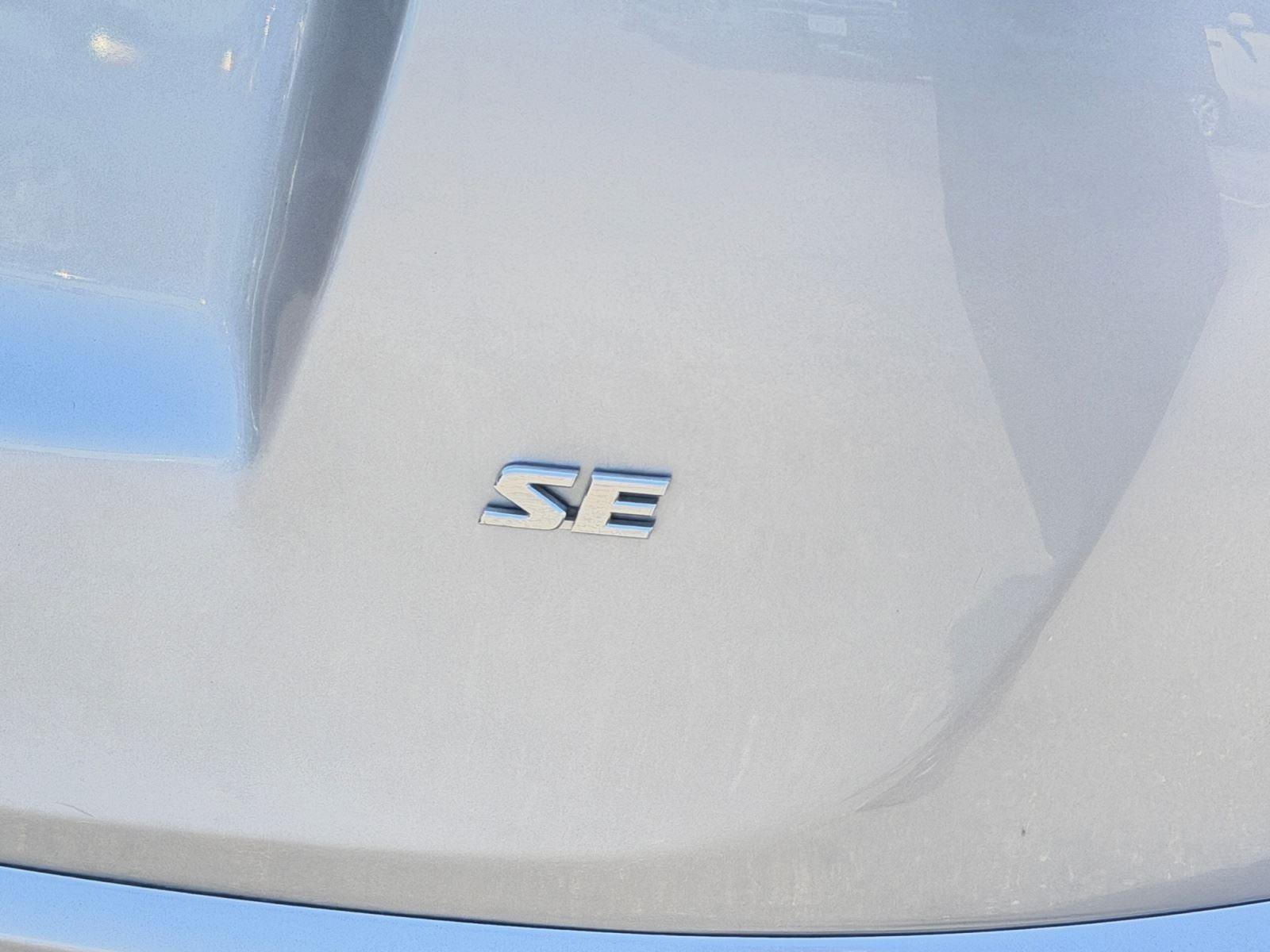 Used 2016 Toyota RAV4 SE FWD image 10