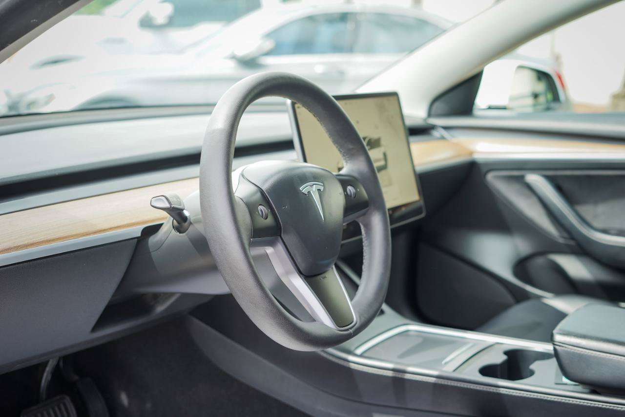 Used 2022 Tesla Model 3 Long Range AWD/4WD image 9