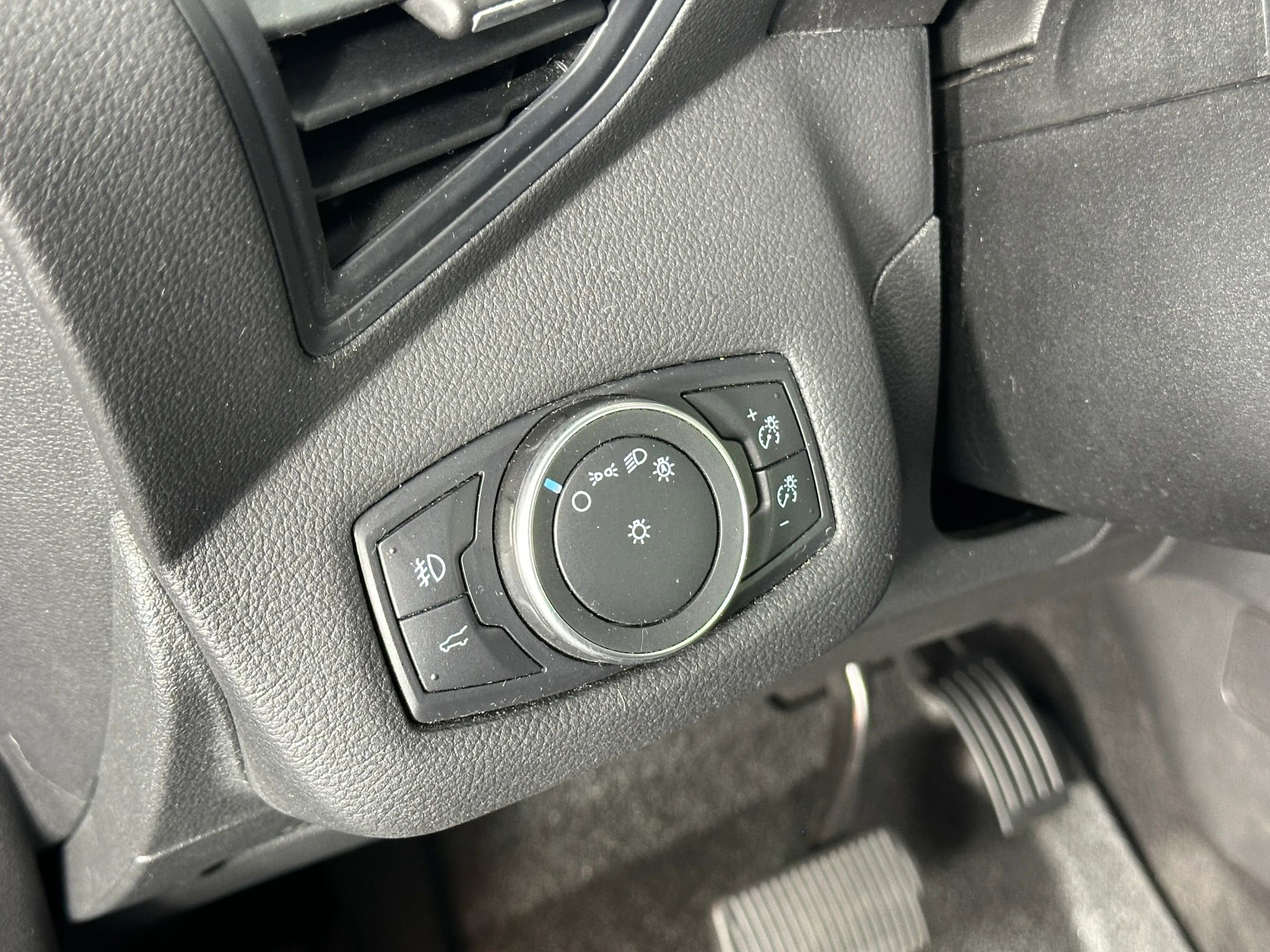 Used 2018 Ford Escape SE w/ Ford Safe & Smart Package AWD/4WD image 33