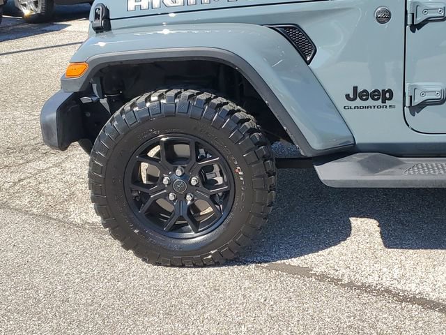 Used 2025 Jeep Gladiator Sport AWD/4WD image 8