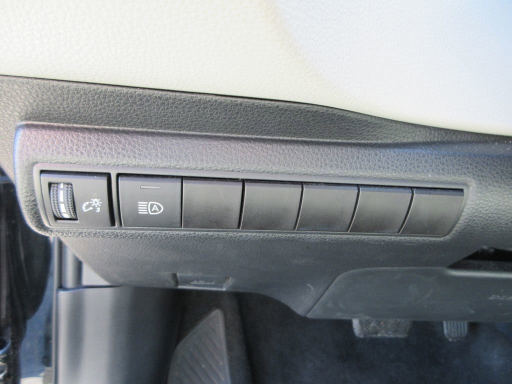 Used 2023 Toyota Corolla LE image 21