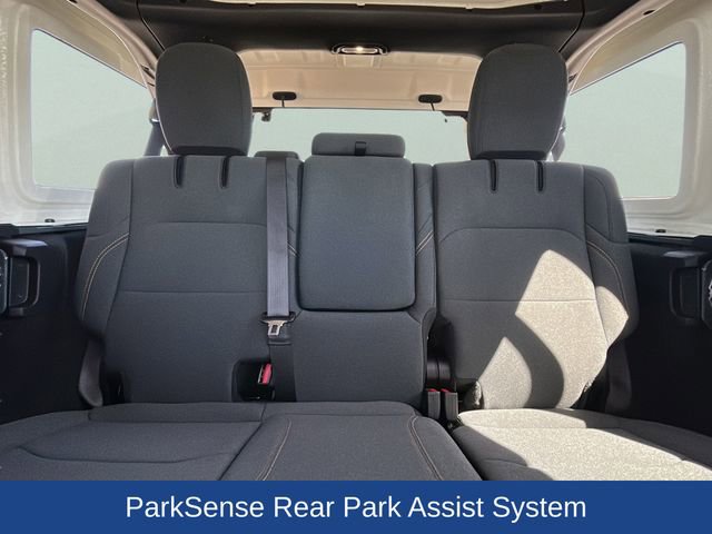 Used 2025 Jeep Wrangler Unlimited Sahara w/ Safety Group image 17