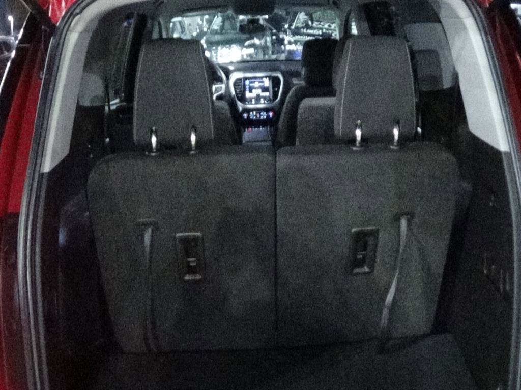 Used 2023 GMC Acadia SLE FWD image 11